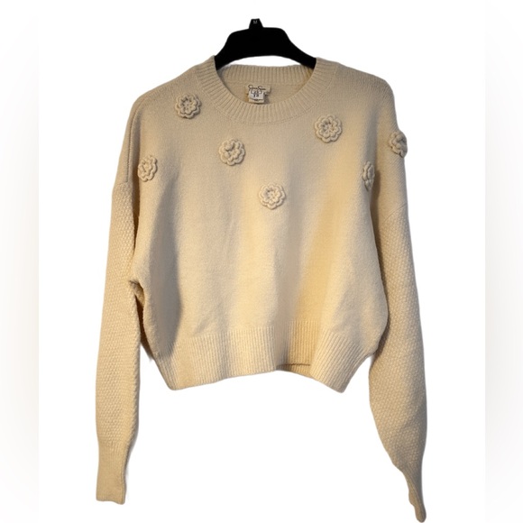Jessica Simpson Sweaters - Jessica Simpson Cream Crew Neck Sweater with Ribbed Cuffs and rosettes XL EUC